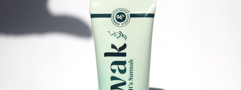 Dentifrice Siwak naturel 75ml sur fond blanc minimaliste - Produit hygiène bucco-dentaire halal et bio