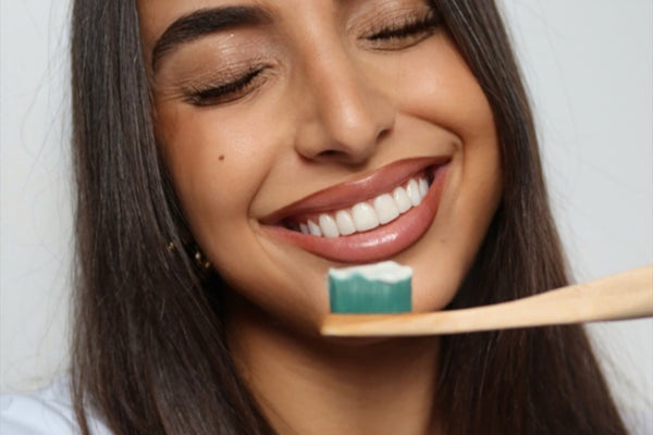 Dent jaune : le blanchiment naturel au Siwak
