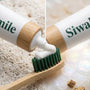 Exemple d'application du dentifrice siwaksmile