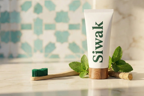 Brosse à dents siwak SMile avec dentifrice mis en avant