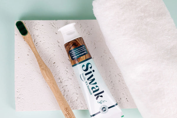 Dentifrice Siwak naturel avec brosse à dents bambou et serviette spa - Routine hygiène bucco-dentaire écologique
