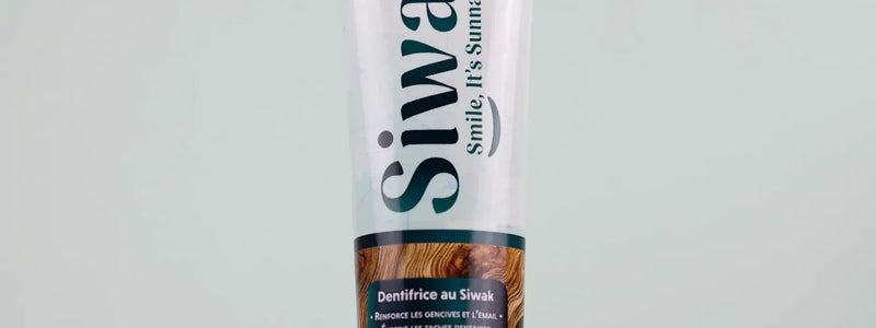 Mise en avant du dentifrice siwaksmile avec plusieurs siwak 