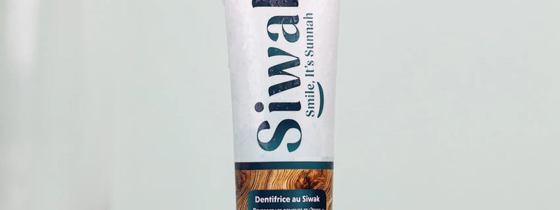 Tube dentifrice Siwak naturel sur fond frais - Formule renforce gencives et élimine taches dentaires