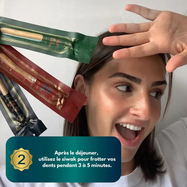 Femme utilisant le siwak pour se frotter les dents - Étape 2 du challenge 28 jours SiwakSmile