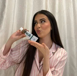 Aya D. avec le dentifrice au siwak SiwakSmile